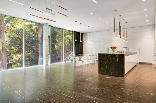 Luxury 4 bedroom Detached House for sale in Toronto, Canada