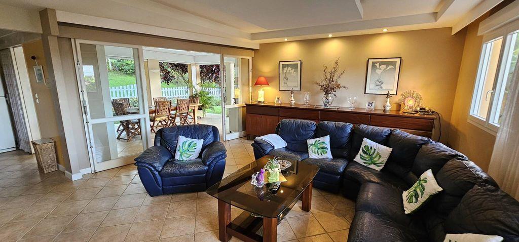 9 room luxury House for sale in Fort-de-France, Martinique