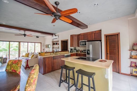 2 bedroom luxury House for sale in Stann Creek District, Belize