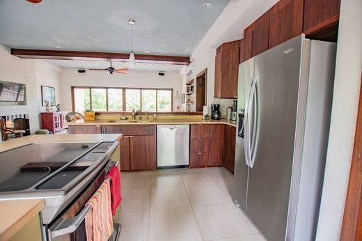 2 bedroom luxury House for sale in Stann Creek District, Belize