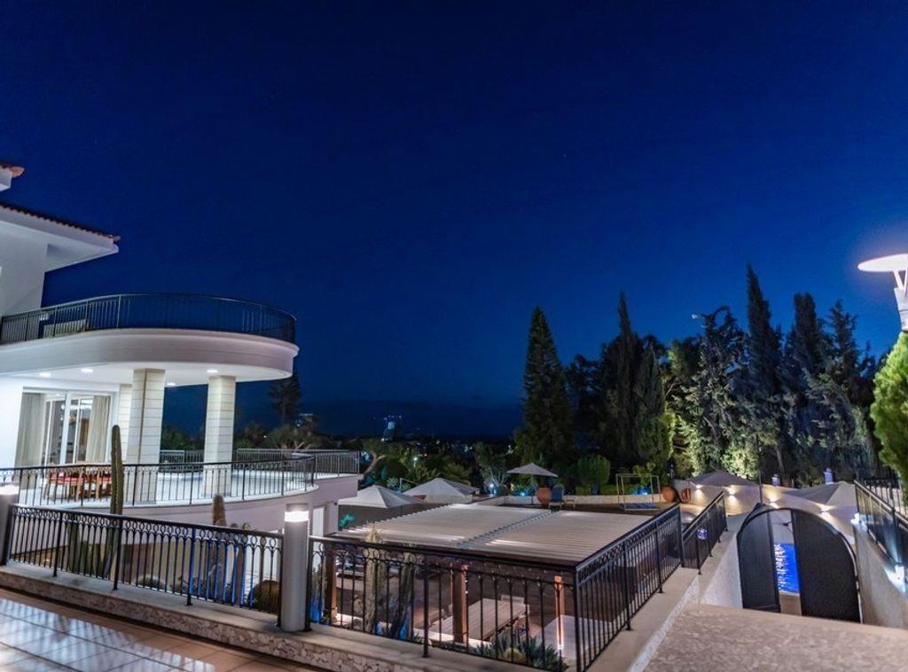 Luxury Villa for sale in Mouttagiáka, Cyprus