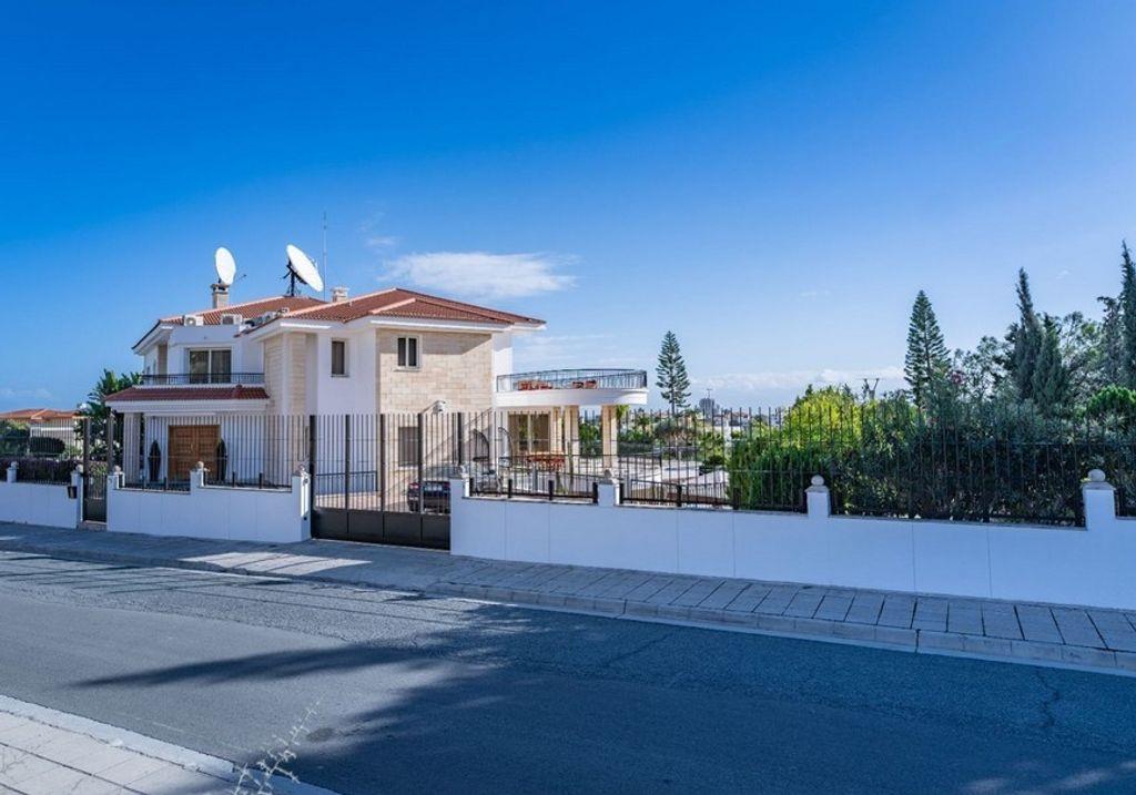 Luxury Villa for sale in Mouttagiáka, Cyprus