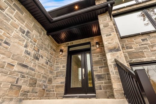 Luxury 4 bedroom Detached House for sale in Notre-Dame-de-l'Île-Perrot, Quebec