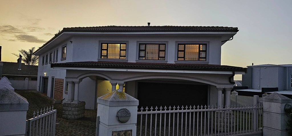 Luxury 7 room Detached House for sale in Langebaan, Western Cape