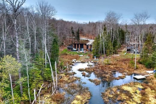 Luxury 3 bedroom Detached House for sale in Chertsey, Canada