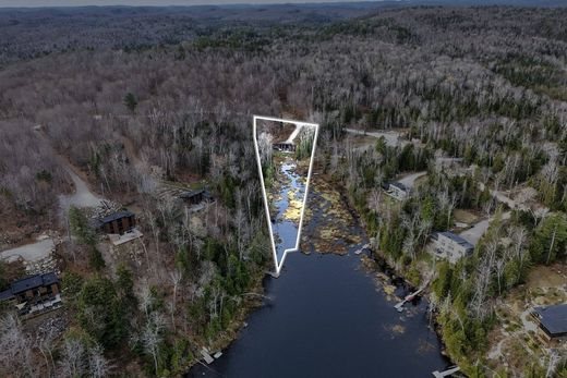 Luxury 3 bedroom Detached House for sale in Chertsey, Canada