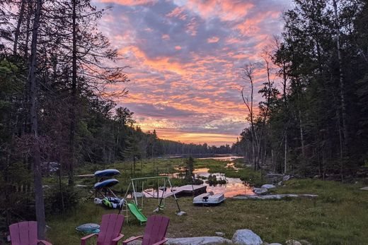 Luxury 3 bedroom Detached House for sale in Chertsey, Canada