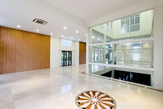 Luxury 10 bedroom Detached House for sale in Singapore
