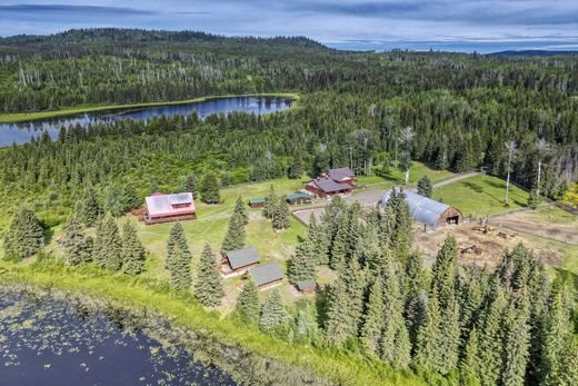 13 bedroom exclusive country house for sale in Bridge Lake, Canada
