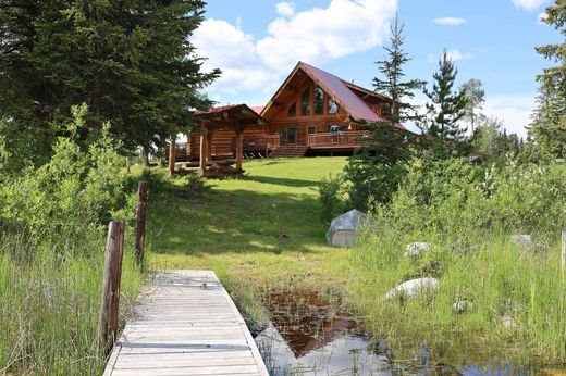 13 bedroom exclusive country house for sale in Bridge Lake, Canada