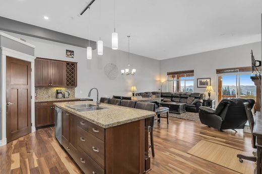 3 bedroom luxury Townhouse for sale in Big White Ski, Canada