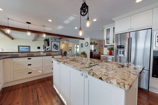 Luxury 5 bedroom Detached House for sale in Fraser Lake, Canada