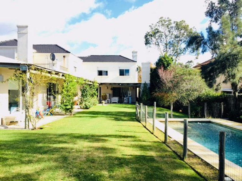 Luxury House for sale in San Nicolás, Carrasco, Paso de Carrasco, Canelones