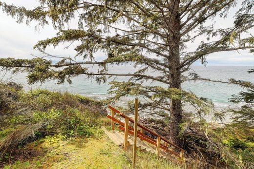 Luxury 1 bedroom Detached House for sale in Sooke, Canada