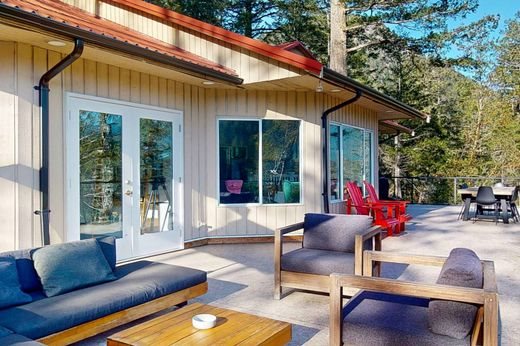 Luxury 5 bedroom Detached House for sale in Garden Bay, British Columbia