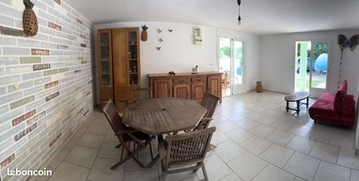 9 room luxury House for sale in Sainte-Anne, Guadeloupe