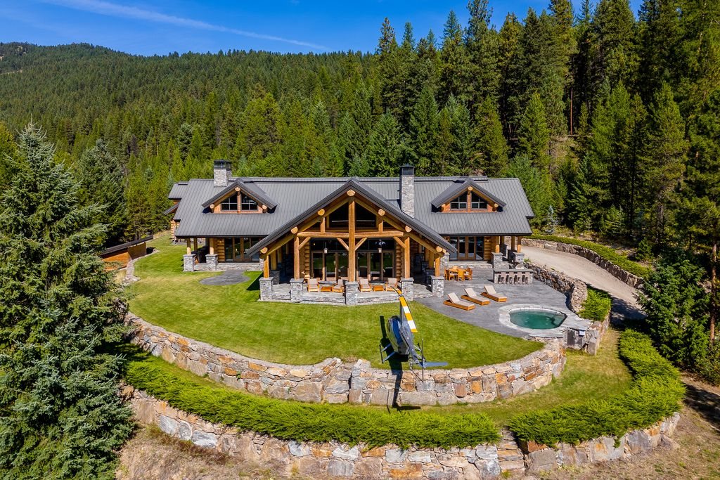 Exclusive country house for sale in Carmi, Canada