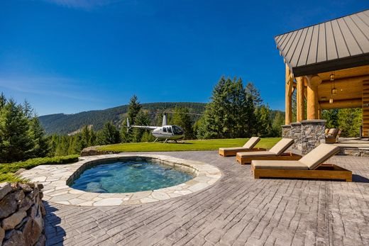Exclusive country house for sale in Carmi, Canada