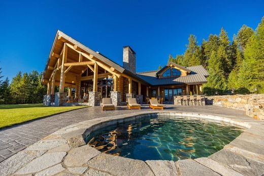 Exclusive country house for sale in Carmi, Canada