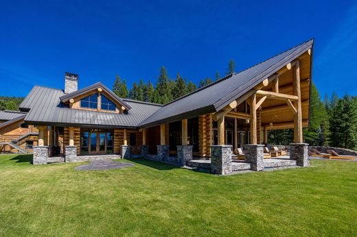 Exclusive country house for sale in Carmi, Canada