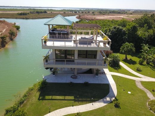 3 bedroom luxury House for sale in Stann Creek District