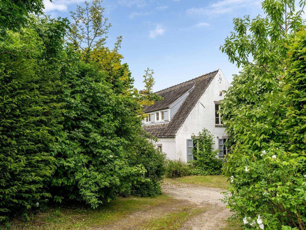 Luxury 5 bedroom Detached House for sale in Lasne, Wallonia