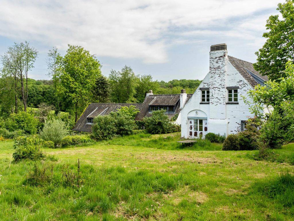 Luxury 5 bedroom Detached House for sale in Lasne, Wallonia