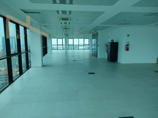 Office space for sale in Maculusso, Luanda, Luanda Province