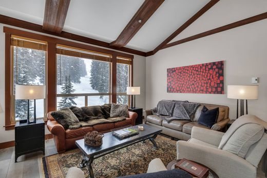 5 bedroom luxury Flat for sale in Big White Ski, Canada