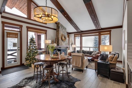 5 bedroom luxury Flat for sale in Big White Ski, Canada