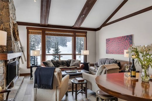 5 bedroom luxury Flat for sale in Big White Ski, Canada