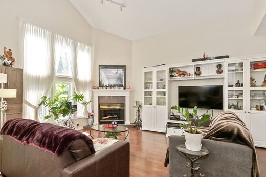 3 bedroom luxury Townhouse for sale in Surrey, British Columbia