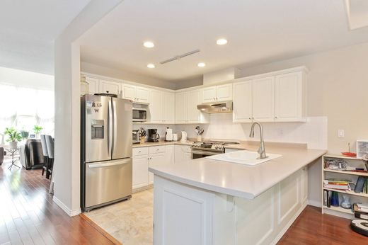 3 bedroom luxury Townhouse for sale in Surrey, British Columbia