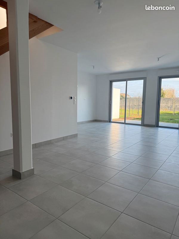 Maison à louer, 72m², Neuville-de-Poitou