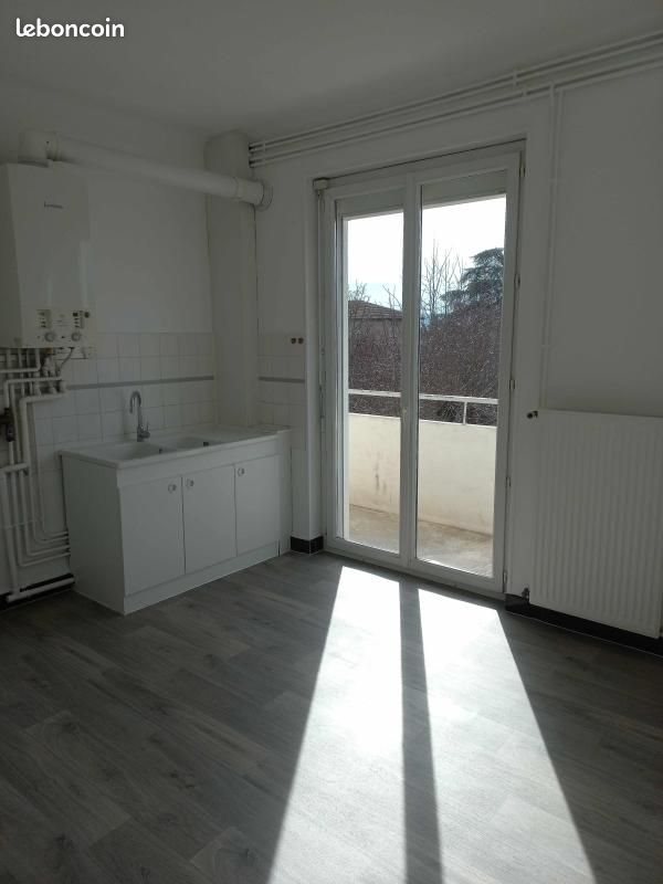 Appartement à louer, 50m², Roussillon