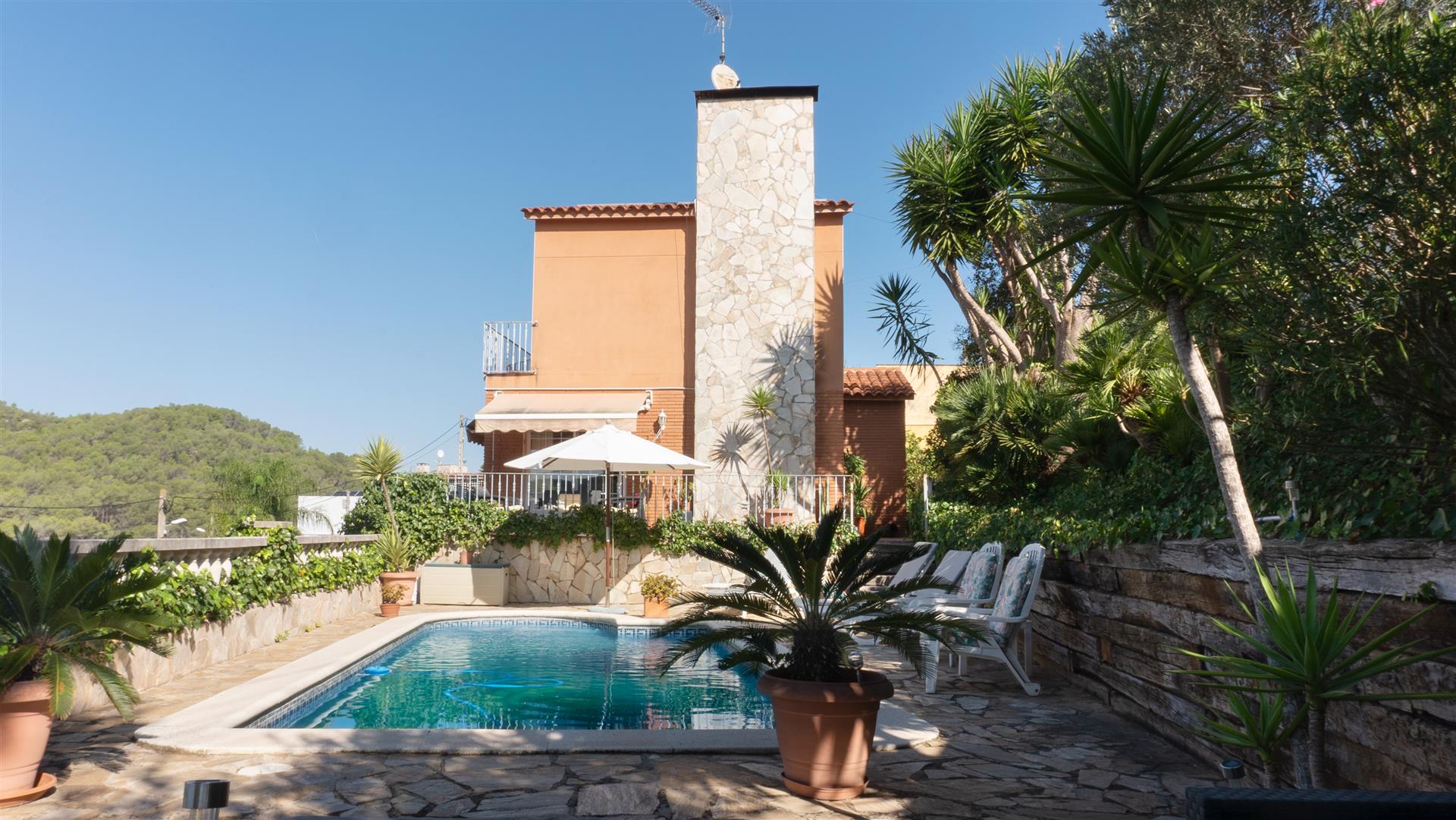 Detached Villa With Pool In Mas Mestre