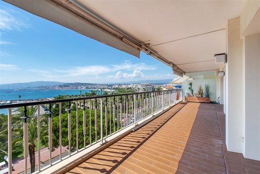 Cannes - Croisette // Apartament cu 4 camere la ultimul etaj