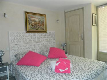 Casa de pueblo restaurada con simpatía con piscina