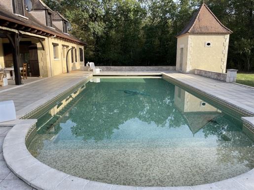 Jolie maison de style périgourdin avec une piscine et 4,5 ha  près d'Issigeac, Dordogne