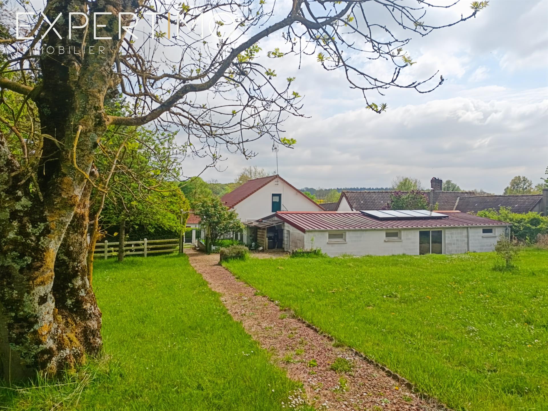 3 to 4 bedroom house with swimming pool!