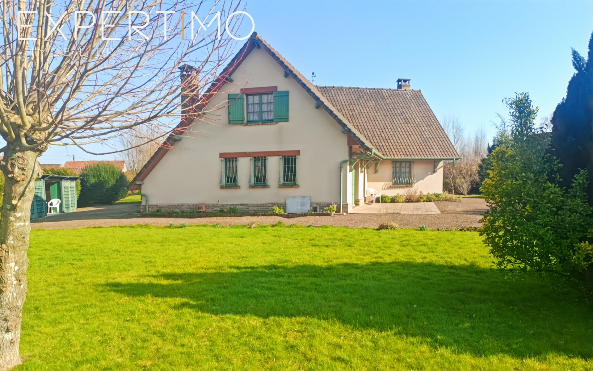 House possibility of building land in Rue
