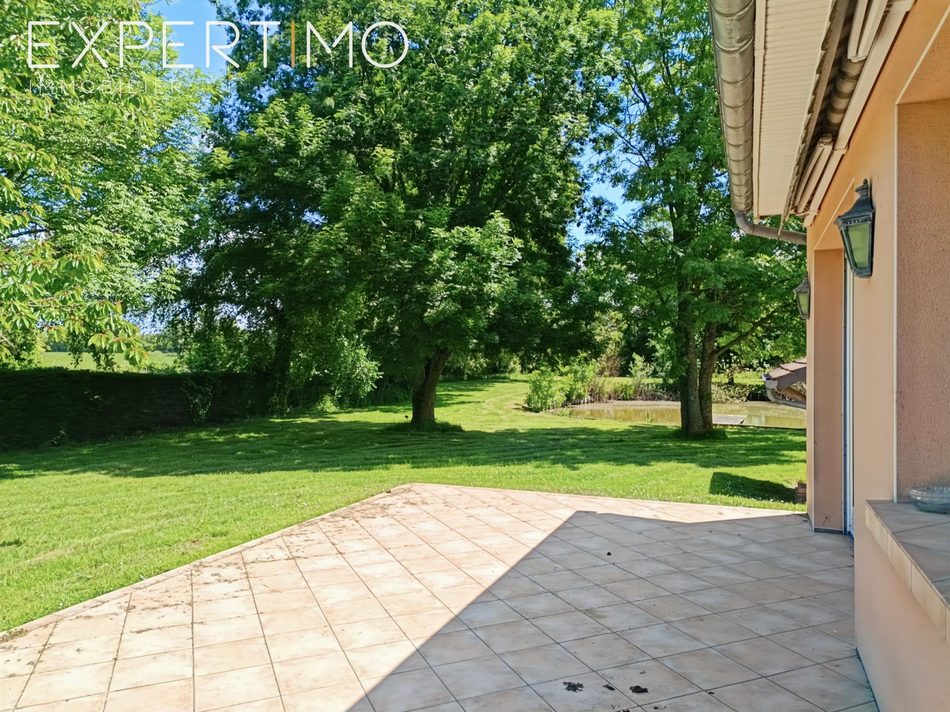 Beautiful property with 2 sheds, ideal for craftsmen, entrepreneurs or collectors!