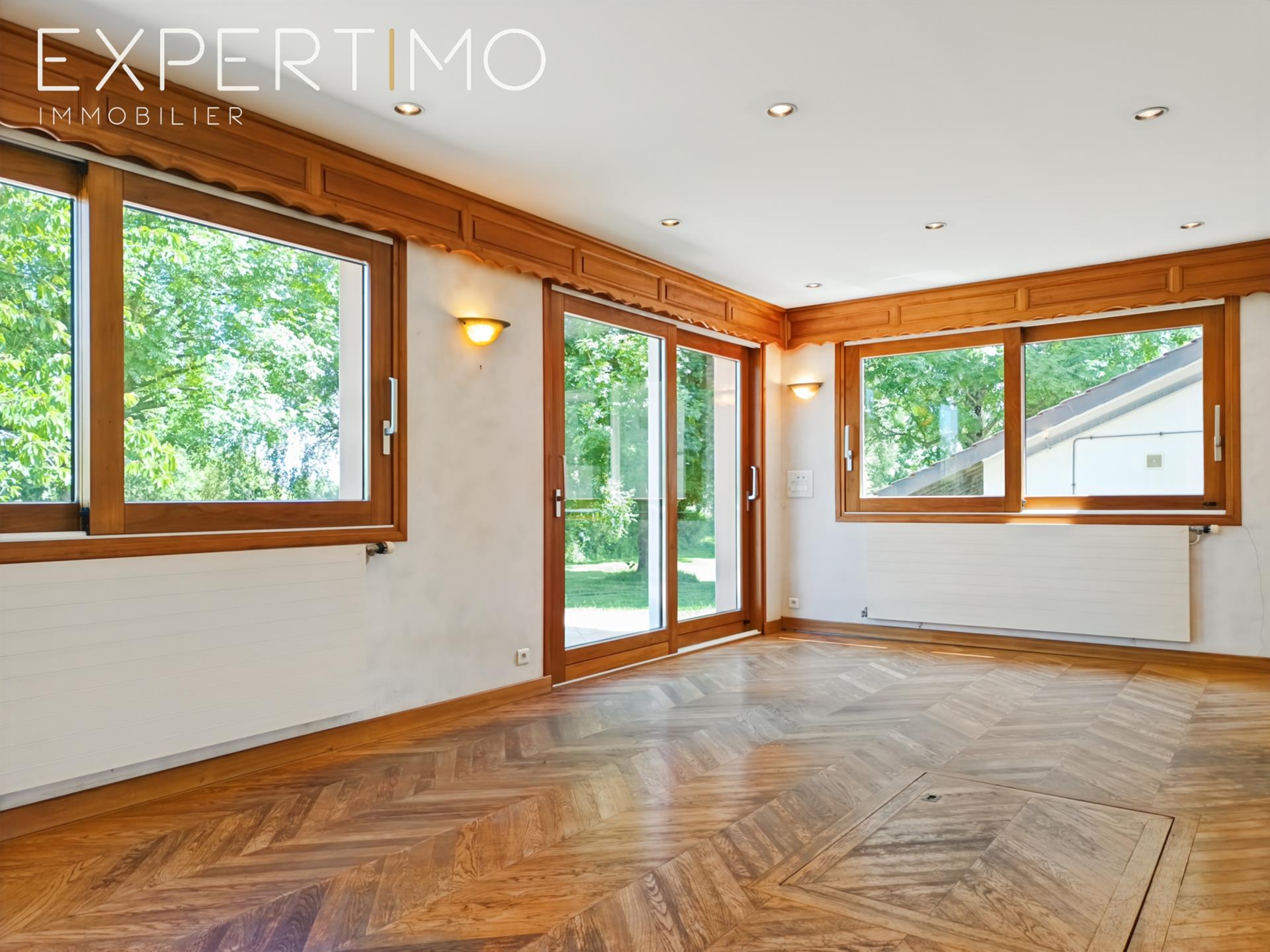 Beautiful property with 2 sheds, ideal for craftsmen, entrepreneurs or collectors!