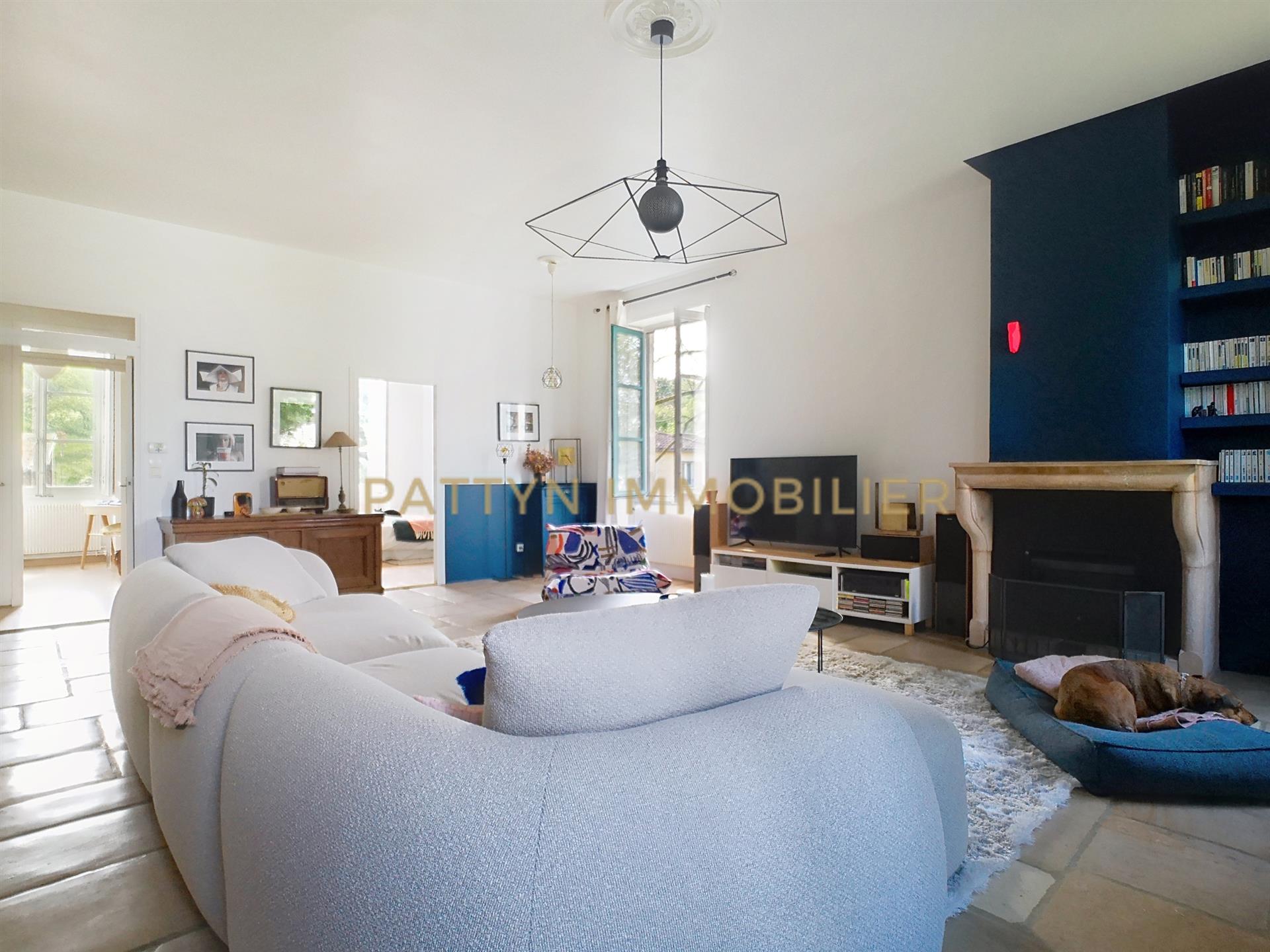 Sublime renovated T4 in a former convent of the eighteenth century, with shared garden Genay (69730)