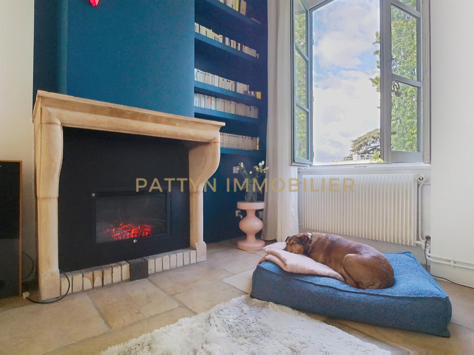 Sublime renovated T4 in a former convent of the eighteenth century, with shared garden Genay (69730)