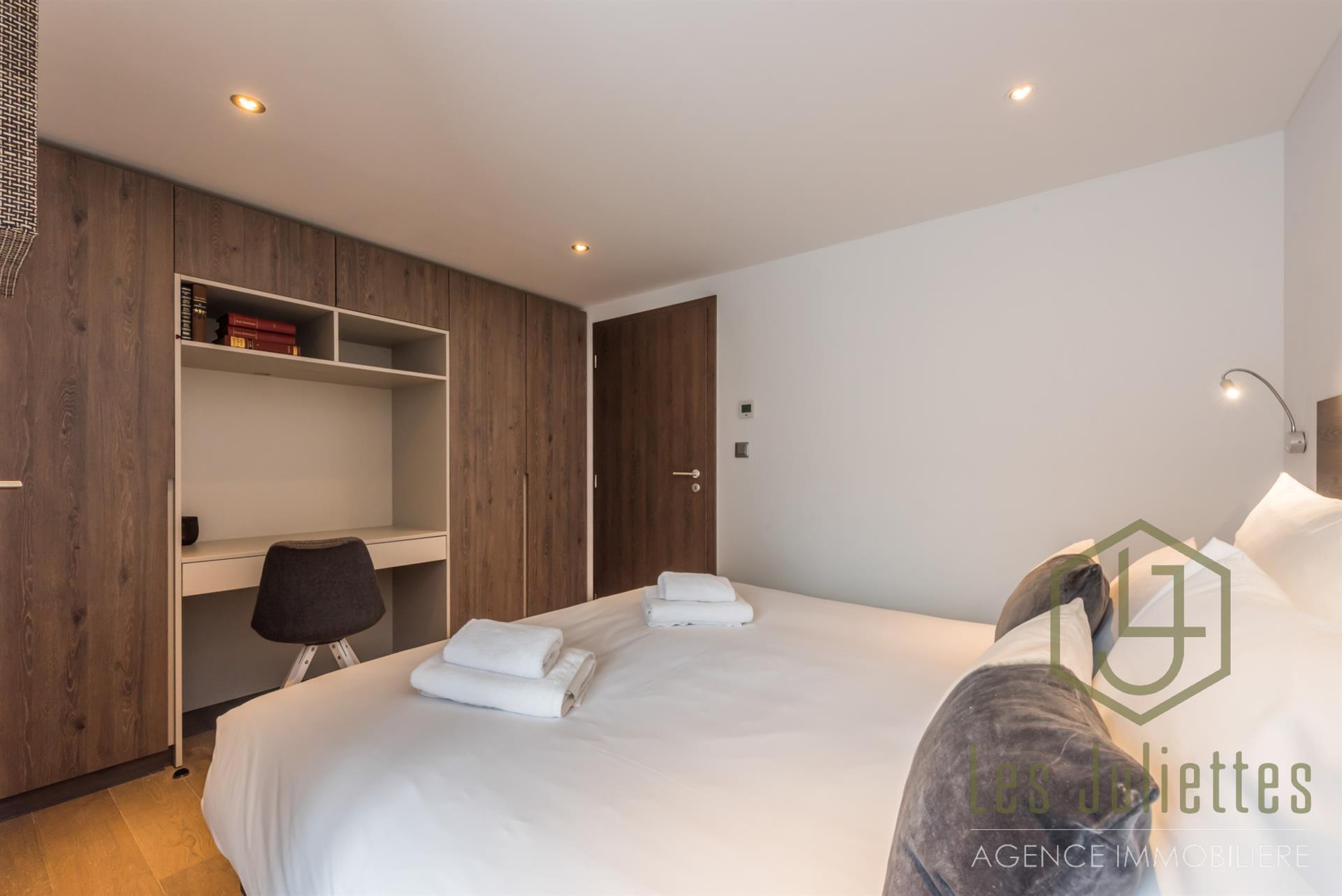 5 Bedrooms + Cabine Apartment With Terrace