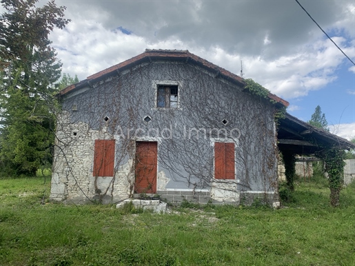 Maison avec grange à rénover entièrement sur un terrain d’env. 2700 m2 avec vue dégagée, campagne.