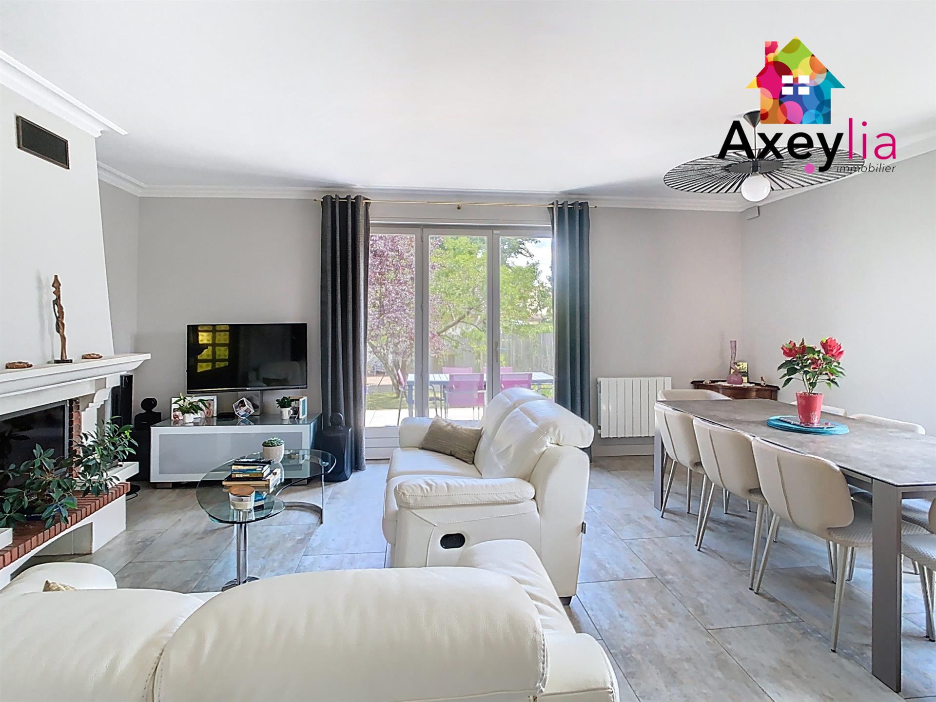 A Vendre- Villerest- Maison Sur Terrain De 800 M2