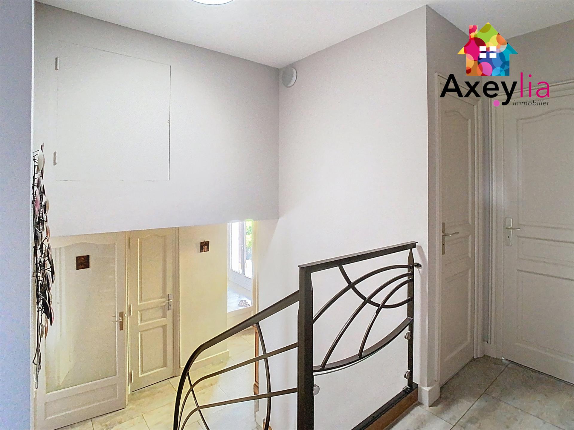 A Vendre- Villerest- Maison Sur Terrain De 800 M2