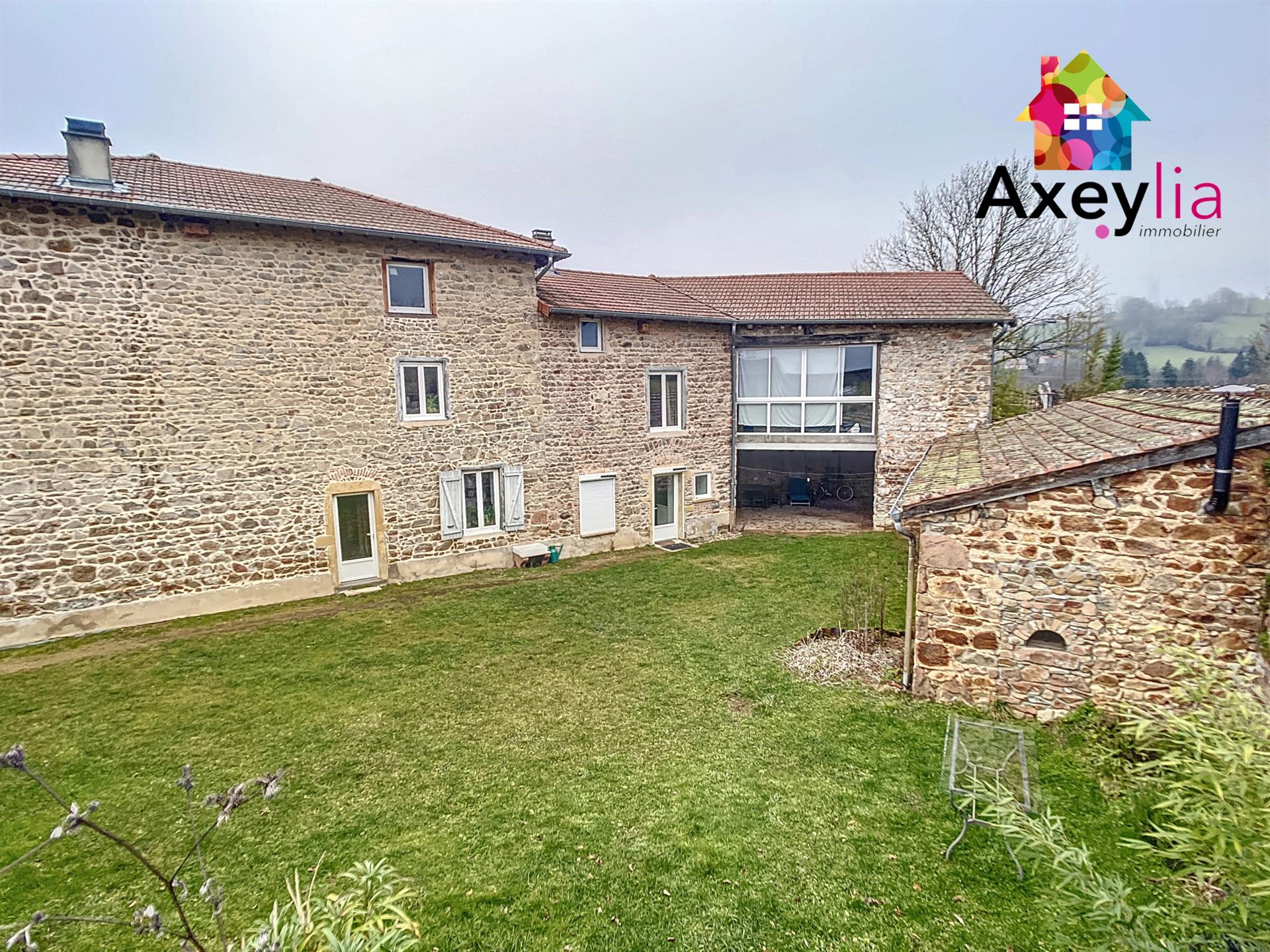 A Vendre - Secteur Amplepuis - Propriété Avec Grande Maison En Pierres, Logement Indépendant Et Dépe
